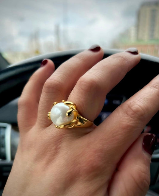 Chunky pearl ring