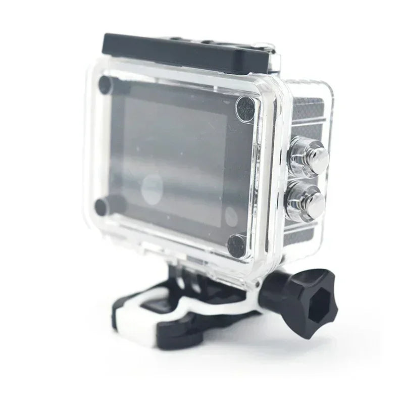 Stecken Sie den Stecker in die Halterung für GoPro