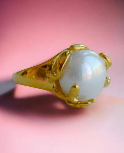 Chunky pearl ring