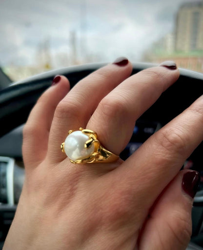 Chunky pearl ring