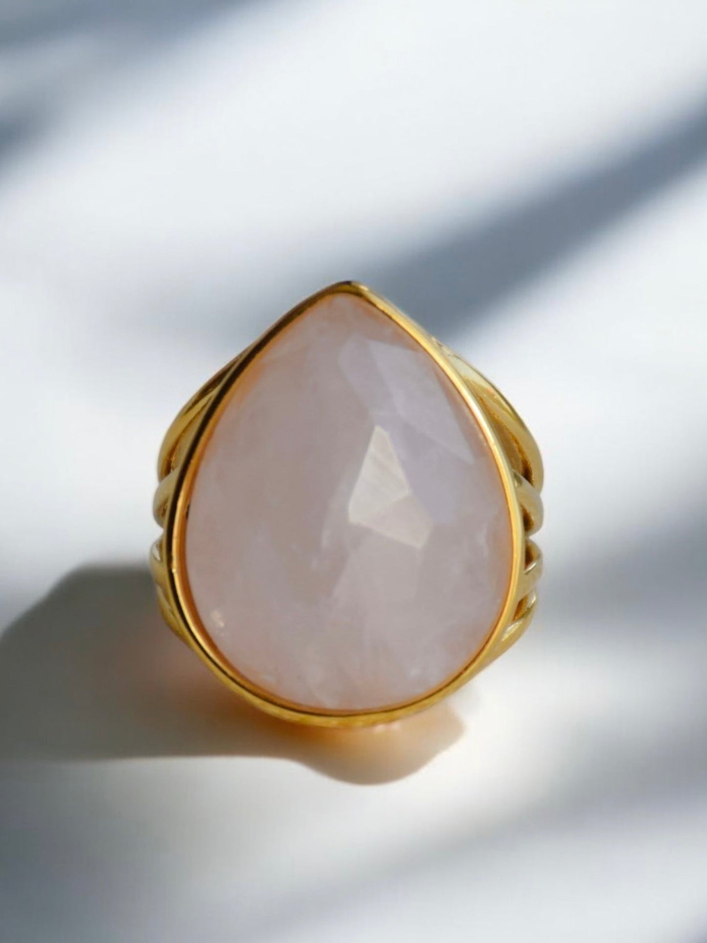 Rose quartz beauty ring