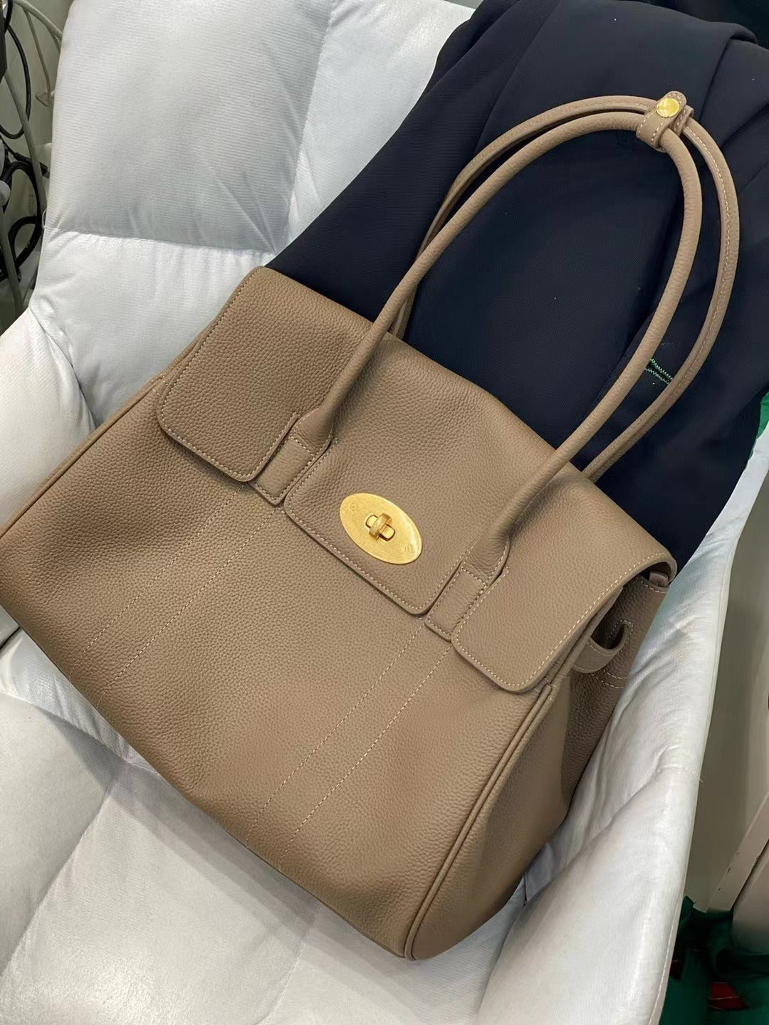 Klassisk Bayswater Handväska – Elegant, Rymlig & Tidlös Design