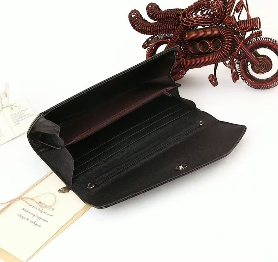 Kuvertväska – Eleganter Handväska- und Ladenlook