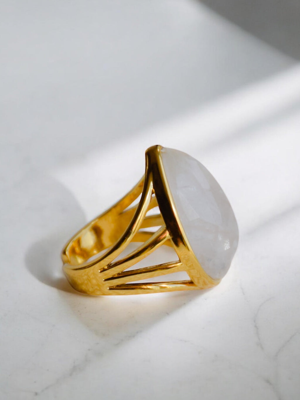 Clear quartz beauty ring