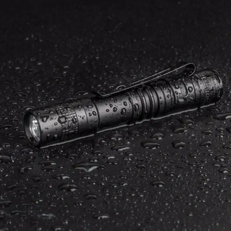 Mini LED Ficklampa i Pennformat – Kraftfull och kompakt arbetslampa