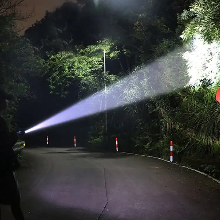 Uppladdningsbar LED-ficklampa 2600mAh – Zoomfunktion, vattentät och kraftfull belysning