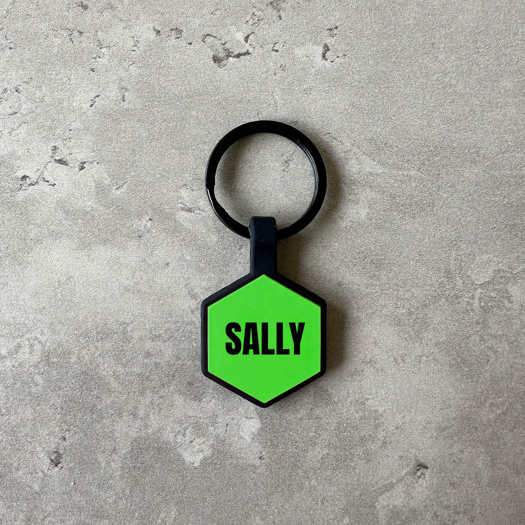 Grön namnbricka till hund - Typsnitt Anton