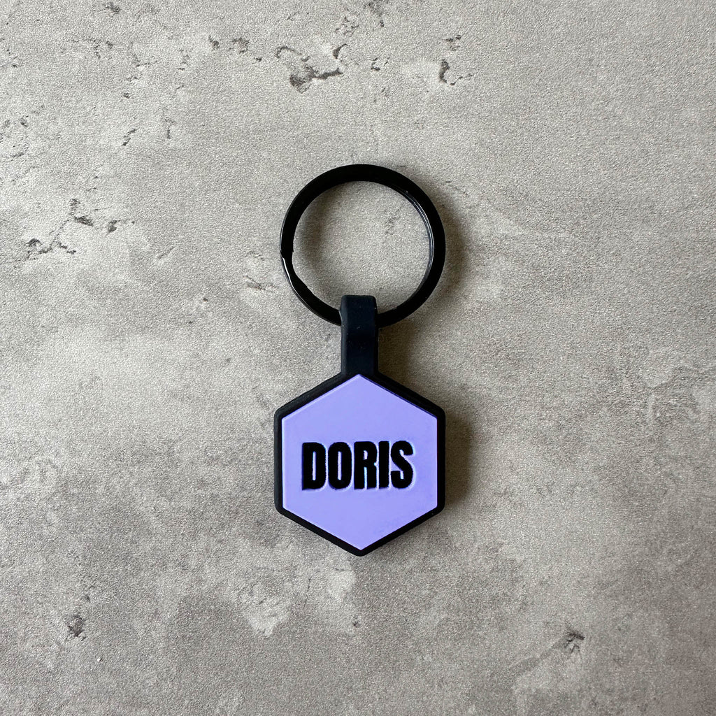 Lila namnbrika bis hund - Typsnitt Anton