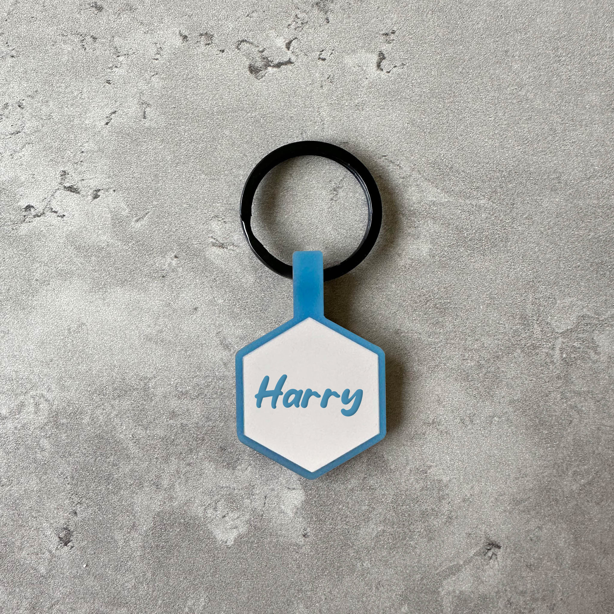 Vit/blå namnbricka till hund - Typsnitt Tea