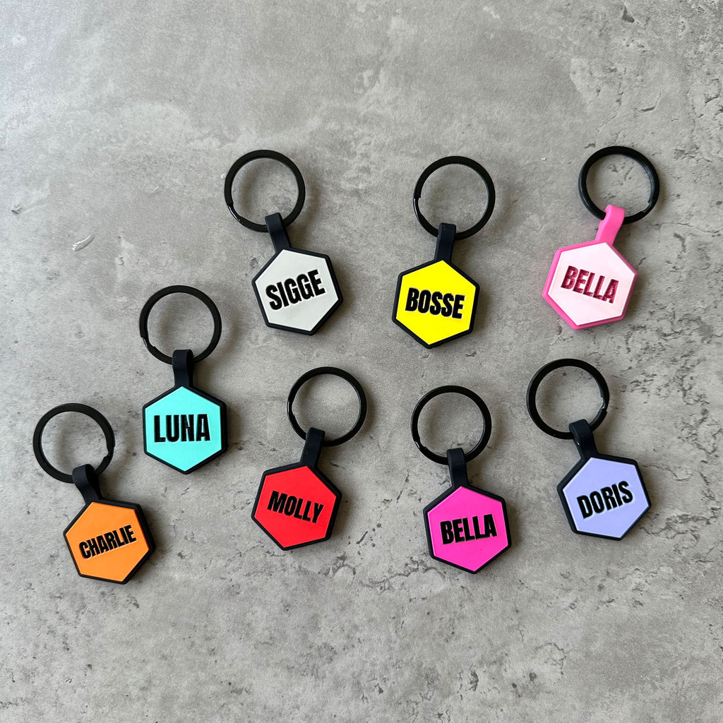 Lila namnbrika bis hund - Typsnitt Anton