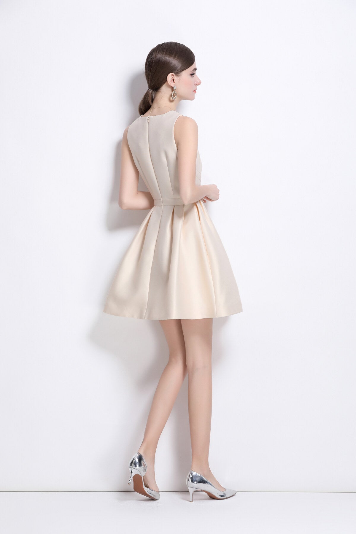 Sleeveless Bow Belt Ivory White Pleated Dress-3